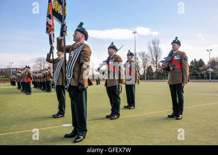 Lisburn, Nordirland. 15. März 2014 - Shamrock-Präsentation und Trommelfell Service in Thiepval-Kaserne. Stockfoto