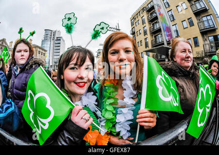 Belfast, Nordirland. 16. März 2014 - besuchen Tausende kostenlose St. Patricks Day Konzert Stockfoto