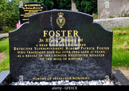 Grabstein Robert Patrick Foster, eines der Opfer der Katastrophe 1994 Chinook Hubschrauber auf dem Mull von Kintyre, Schottland zu erinnern. 20 neun Menschen wurden getötet, darunter hochrangige Geheimdienstmitarbeiter aus der Royal Ulster Constabulary, MI5 und die Britische Armee. Stockfoto