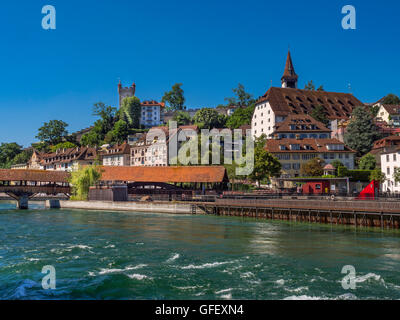 Spreuerbruecke Brücke über die Reuss führt zu den historischen Stadtteil von Luzern, Kanton Luzern, Schweiz, Europa Stockfoto