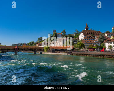 Spreuerbruecke Brücke über die Reuss führt zu den historischen Stadtteil von Luzern, Kanton Luzern, Schweiz, Europa Stockfoto