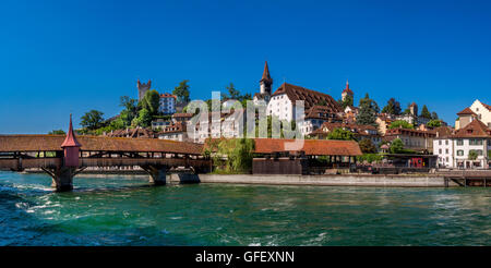 Spreuerbruecke Brücke über die Reuss führt zu den historischen Stadtteil von Luzern, Kanton Luzern, Schweiz, Europa Stockfoto