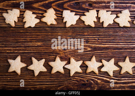 Xmas Urlaub Hintergrund mit Christamas Baum und Stern geformt Cookies, Ansicht von oben Stockfoto