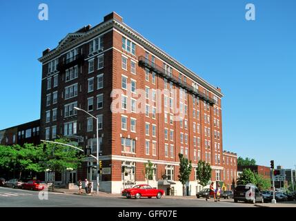 Das Hotel Vermont klassizistischen Gebäude an der Hauptstraße in den belebten Universität Stadt Burlington, Vermont, New England, USA Stockfoto