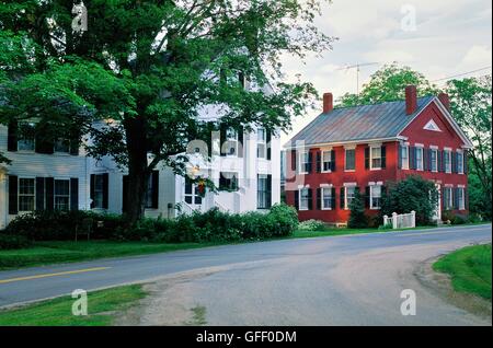 Alte Holzhäuser Häuser in der alten New England Dorf Peacham, Vermont, USA. Ständiger 1776 Stockfoto