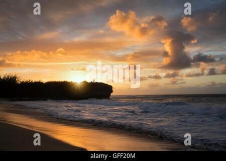 Sunrise und Shipwreck Beach. Poipu, Kauai, Hawaii Stockfoto