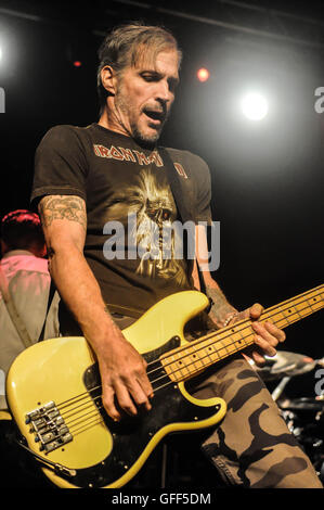 Jay Bentley auf der Bühne mit Bad Religion an o2 Academy Birmingham, unterwegs Sommer Staatsangehörige, 19. Juni 2016 Stockfoto