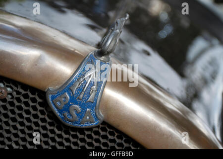 Heizkörper-Abzeichen auf der 1930er Jahre BSA drei Rädern leichtes Auto Stockfoto