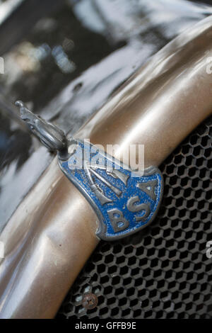 Heizkörper-Abzeichen auf der 1930er Jahre BSA drei Rädern leichtes Auto Stockfoto
