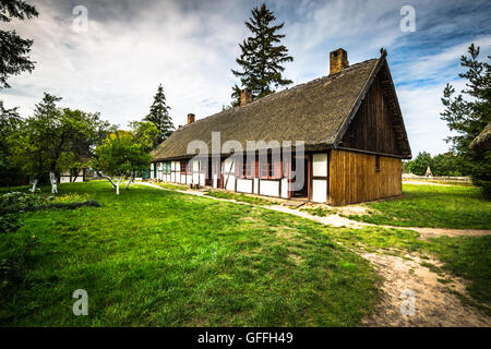 Alte Fischerhäuser in Stolper Dorf, Polen. Stockfoto