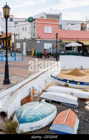 Boote im Hafen von Corralejo, Fuerteventura, Kanarische Inseln Stockfoto