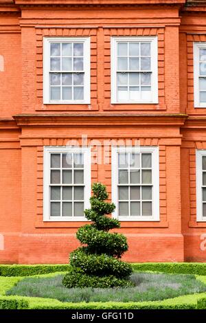 Nahaufnahme von der Vorderseite des Kew Palace in Kew Royal Botanic Gardens, London, UK Stockfoto