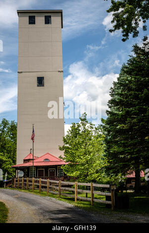 Getreidesilo und Southern Railway Railroad Station, Bluemont, Virginia Stockfoto