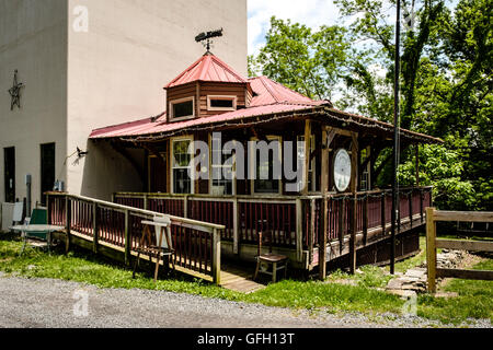 Getreidesilo und Southern Railway Railroad Station, Bluemont, Virginia Stockfoto