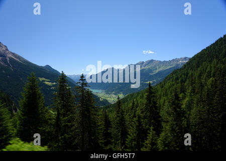 An Bord der Bernina-Bahn auf dem Weg nach St Moritz Schweizer Alpen Stockfoto