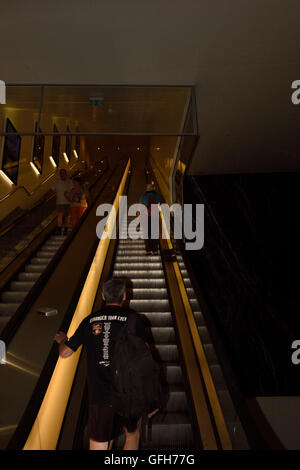 Die Rolltreppe nach St Moritz mit schönen flauschigen Wolken Stockfoto