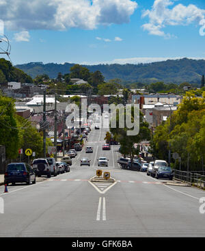 Blick von der Spitze des Hügels hinunter die Hauptstraße Murwillumbah, Nsw, new South Wales, Australien Stockfoto