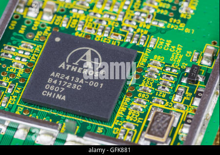 Atheros-Chip auf einer Leiterplatte. Stockfoto