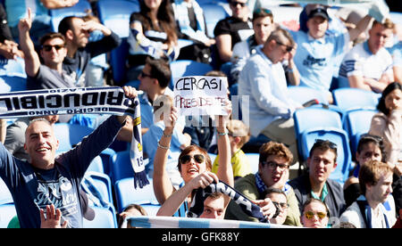 Lazio-Fans beim Freundschaftsspiel zwischen Brighton und Hove Albion und Lazio im American Express Community Stadium in Brighton und Hove. Juli 31, 2016. Simon Dack / Tele-Bilder Stockfoto