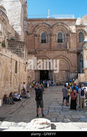 Jerusalem, alte Stadt: Der Vorplatz der Kirche des Heiligen Grabes, der glaubte, Ort, wo Jesus gekreuzigt wurde und sein leeres Grab Stockfoto