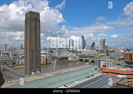 Blick über die Themse in London Financial District von New Tate Modern Erweiterungsbau Schalter Haus von Herzog & deMeuron UK KATHY DEWITT Stockfoto