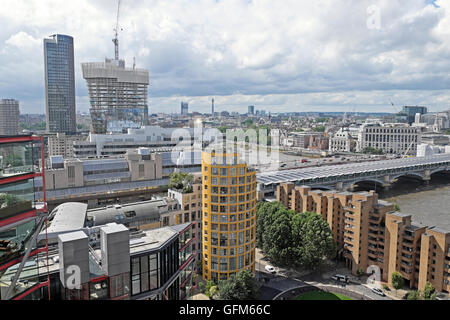 Anzeigen von Westen über die Stadt in Richtung der neuen Tate Modern Schalter Wohnhauserweiterung Aussichtsplattform South London UK KATHY DEWITT Stockfoto