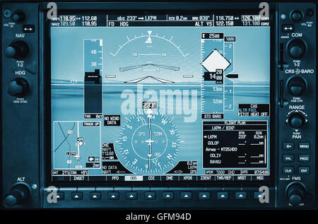 Flugzeug-Glas-Cockpit-Display G1000 mit Wetter-Radar und Motor Lehren in kleinen privaten Flugzeug Stockfoto