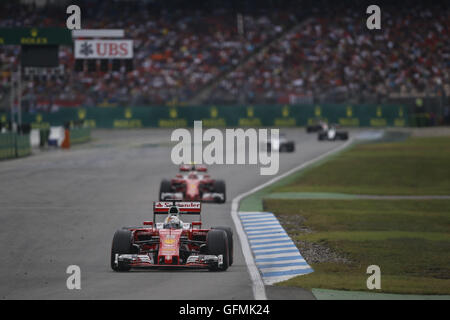 Hockenheim, Deutschland. 31. Juli 2016. SEBASTIAN VETTEL Deutschlands und Scuderia Ferrari fährt während der 2016 Formel 1 großer Preis von Deutschland auf dem Hockenheimring in Hockenheim, Deutschland. Bildnachweis: James Gasperotti/ZUMA Draht/Alamy Live-Nachrichten Stockfoto
