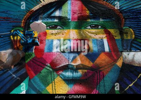 Rio De Janeiro, 30. Juli 2016. "Ethnien" Graffiti Wall von Eduardo Kobra, am Tag der Einweihung. Bildnachweis: Maria Adelaide Silva/Alamy Live-Nachrichten Stockfoto