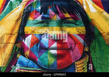 Rio De Janeiro, 30. Juli 2016. "Ethnien" Graffiti Wall von Eduardo Kobra, am Tag der Einweihung. Bildnachweis: Maria Adelaide Silva/Alamy Live-Nachrichten Stockfoto