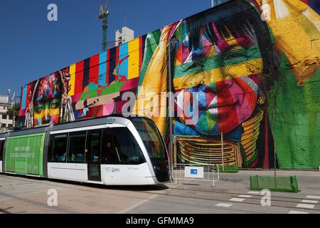 Rio De Janeiro, 30. Juli 2016. "Ethnien" Graffiti Wall von Eduardo Kobra, am Tag der Einweihung. Bildnachweis: Maria Adelaide Silva/Alamy Live-Nachrichten Stockfoto