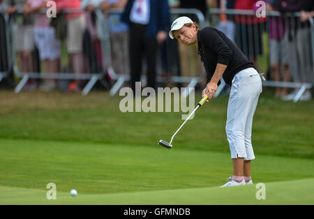 Woburn Golf Course, Milton Keynes, UK. 31. Juli 2016. Ricoh Womens Open Golf, letzte Runde. Catriona Matthew (Schottland) putts am 18. Bildnachweis: Aktion Plus Sport/Alamy Live-Nachrichten Stockfoto