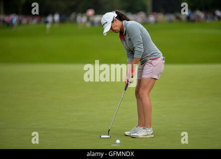 Woburn Golf Course, Milton Keynes, UK. 31. Juli 2016. Ricoh Womens Open Golf, letzte Runde. Mo Martin (USA) reiht sich ihr Putt am 18. Sie würden auf dem 3. Platz Credit beenden: Action Plus Sport/Alamy Live News Stockfoto