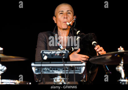 WOMAD Festival, Charlton Park, Wiltshire, UK. Sonntag, 31. Juli 2016. Mercedes Peon die live auf BBC Radio 3 Charlie Gillett Stage beim WOMAD-Festival. Bildnachweis: Francesca Moore/Alamy Live-Nachrichten Stockfoto