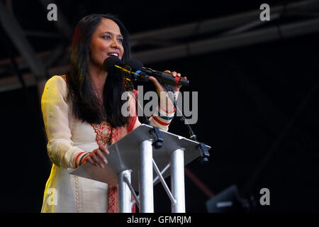 London, UK. 21. Juli 2016. : Hunderte von Bangladesch Gemeinschaft Feier der Bengali New Year Essen, Musik und Tänze Weber Fields, London, UK. Bildnachweis: Siehe Li/Alamy Live News Stockfoto