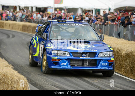 Carfest Nord, Bolesworth, Cheshire, UK. 31. Juli 2016. Subaru Impreza Rallye-Auto auf der Strecke. Die Veranstaltung ist die Idee von Chris Evans und Funktionen 3 Tage von Autos, Musik und Unterhaltung mit einem Gewinn an die Stiftung Kinder in Not gespendet. Andrew Paterson/Alamy Live-Nachrichten Stockfoto