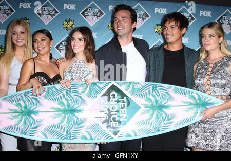 31. Juli 2016 - Inglewood, CA, Vereinigte Staaten von Amerika - 31. Juli 2016 - Inglewood, Kalifornien - Sasha Pieterse, Janel Parrish, Lucy Hale, Ian Harding, Tyler Blackburn, Ashley Benson. Teen Choice Awards 2016 statt im Forum. Bildnachweis: AdMedia (Kredit-Bild: © AdMedia über ZUMA Draht) Stockfoto