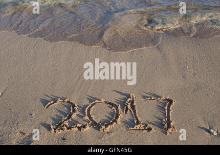 2017 - erstellt am Meer Strandsand Stockfoto