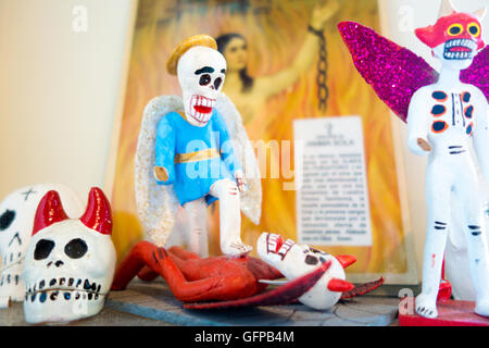 Objekte auf dem Display an der Morbid-Anatomie-Museum in Brooklyn, New York, mit Tod-zentrierte Kunst & Artefakte aus der ganzen Welt.  Das Museum hat geschlossen Stockfoto