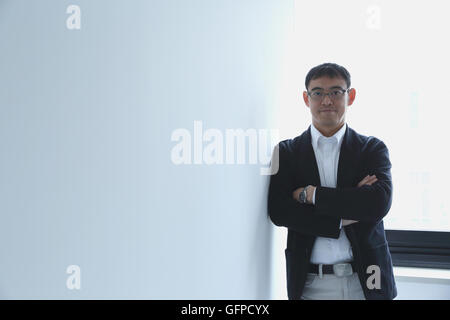 Japanischer Geschäftsmann in einem modernen Büro Stockfoto