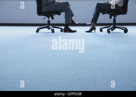 Japanische Geschäftsleute in einem modernen Büro Stockfoto