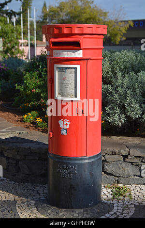 Roten Briefkasten oder Postfach in Funchal, Madeira, Portugal Stockfoto