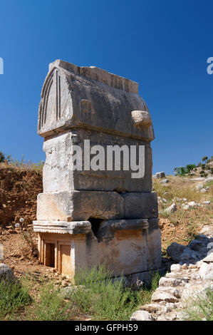 Lykischen Gräbern, Überreste der alten lykischen Stadt Patara in der Nähe von Kalkan, Lykische Küste, in der Nähe von Kas, Türkei, Asien. Stockfoto