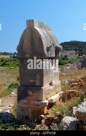 Lykischen Gräbern, Überreste der alten lykischen Stadt Patara in der Nähe von Kalkan, Lykische Küste, in der Nähe von Kas, Türkei, Asien. Stockfoto