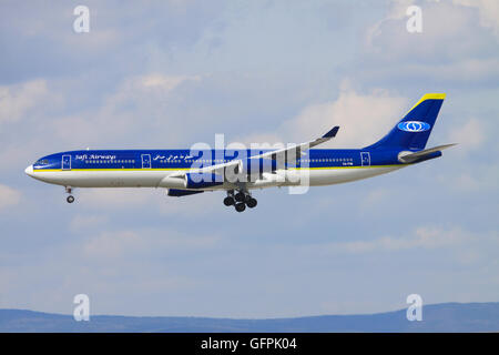 Frankfurt am Main 4. Juli 2019: Airbus A340 von Safi Flugzeuge am Flughafen Frankfurt. Stockfoto