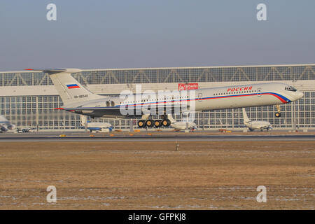 München/Deutschland 23. Februar 2012: Russian Air Force Il-62 am Flughafen München. Stockfoto