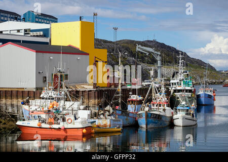 Angelboote/Fischerboote angedockt Kai im Atlantik Hafen Port Sommer 2016. Nuuk (Godthab) Sermersooq südwestliche Grönland Stockfoto