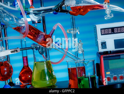 chemischen Glas Setup im Labor Stockfoto