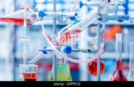 chemischen Glas Setup im Labor Stockfoto