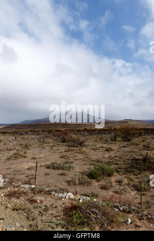 Mehr Wolken über den Bergen - Fraserburg ist eine Stadt in der Karoo-Region der nördlichen Kapprovinz Südafrikas. Es befindet sich Stockfoto